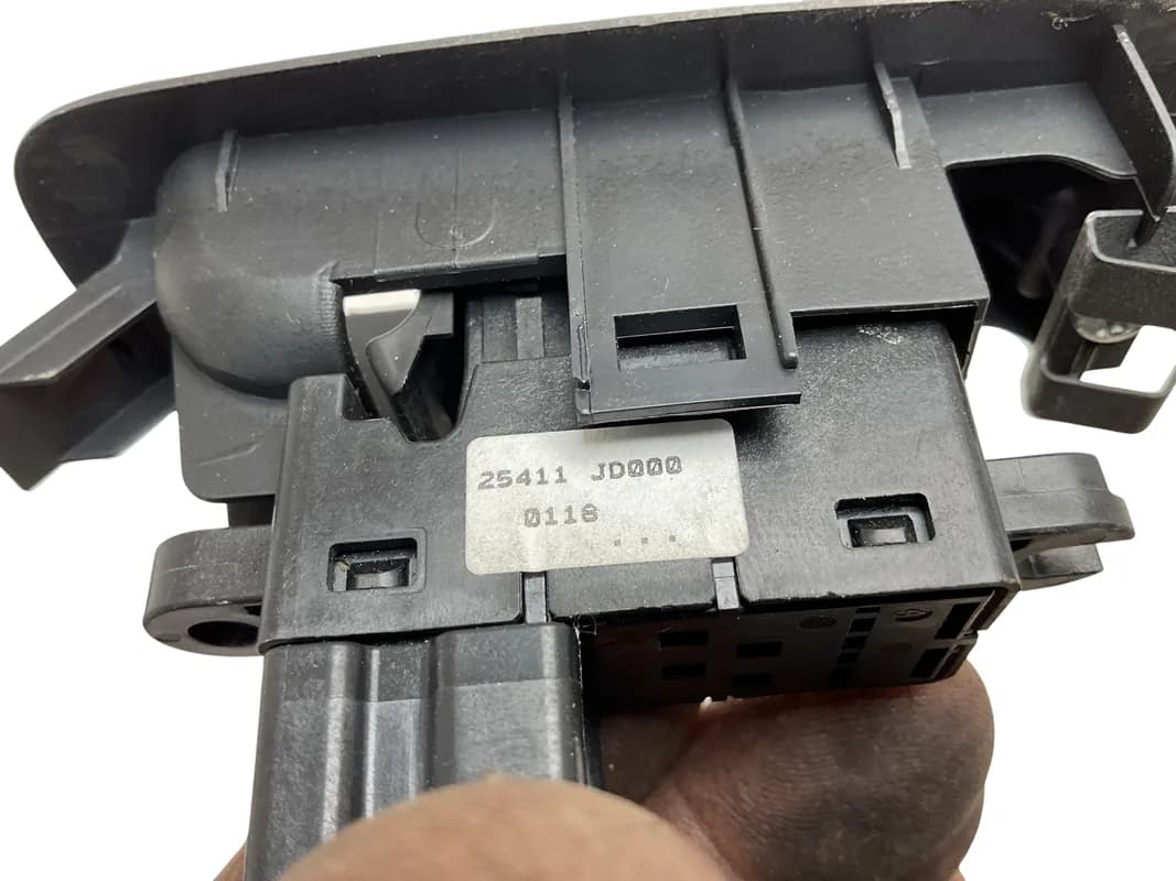 Mando Elevalunas del dcho Nissan Qashqai 07-13 - Foto 4