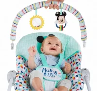 Mecedora Mickey Mouse Happy Triangles para bebés