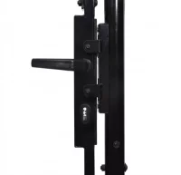 Cancela de valla con una puerta y arco acero negro