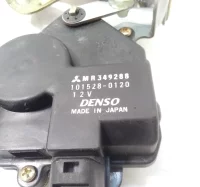 Cerradura puerta trasera derecha  mitsubishi monte
