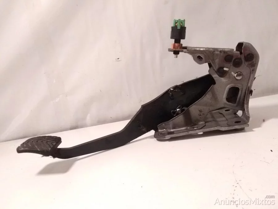 Pedal freno mitsubishi outlander 2.0 di-d (140 cv)
