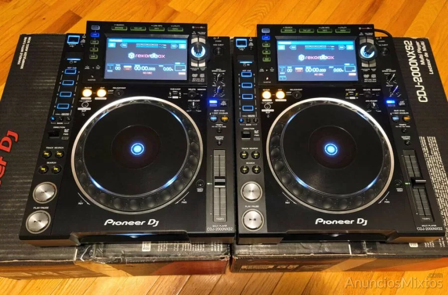 2x Pioneer CDJ-2000NXS2 + 1x DJM-900NXS2 mixer segunda mano