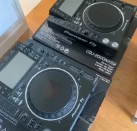 2x Pioneer CDJ-2000NXS2 + 1x DJM-900NXS2 mixer 