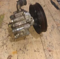Bomba direccion toyota corolla verso 1.8 16v (129 