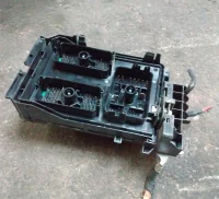 Caja reles / fusibles opel astra j lim. 4türig 1.6