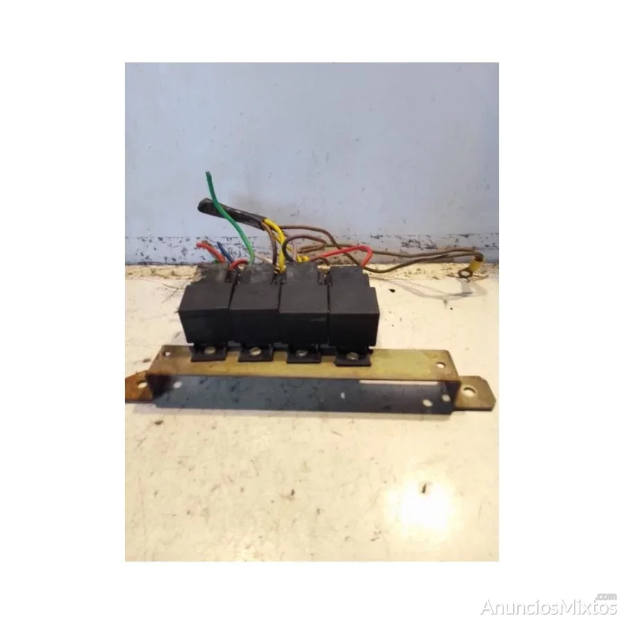 Caja de reles / fusibles nissan patrol hardtop (k2