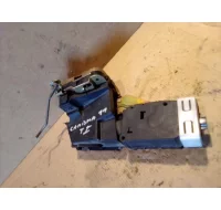 Cerradura puerta trasera izquierda mitsubishi cari