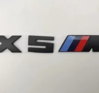 EMBLEMA TRASERO BMW X5 M LOGO NEGRO