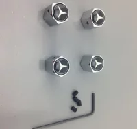 TAPONES PARA RUEDAS MERCEDES ANTIRROBO CROMADOS