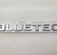 EMBLEMA TRASERO MERCEDES BLUETEC PLATA