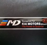 Emblema Placa KIA MOTORS 12cm x 2.6cm Ref: 1911