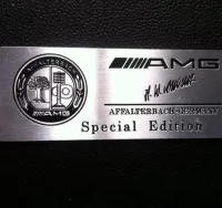 PLACA METALICA AMG SPECIAL EDITION BLANCO Y NEGRO