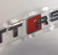 EMBLEMA LETRAS AUDI PLATEADAS TTRS