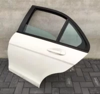 Puerta trasera izquierda Mercedes W204