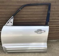 Puerta delantera izquierda Mitsubishi Montero DID 