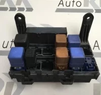 Caja de fusibles Nissan Patrol GR Y61