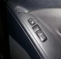 MANDO ELEVALUNAS TRASERO DERECHO HYUNDAI IX35 D4HA