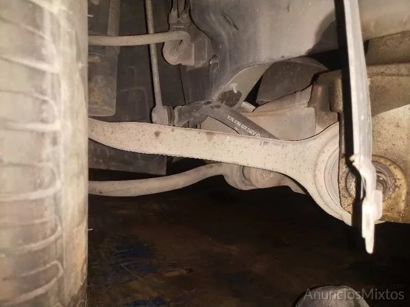 BRAZO SUSPENSION INFERIOR DELANTERO IZQUIERDO MERC