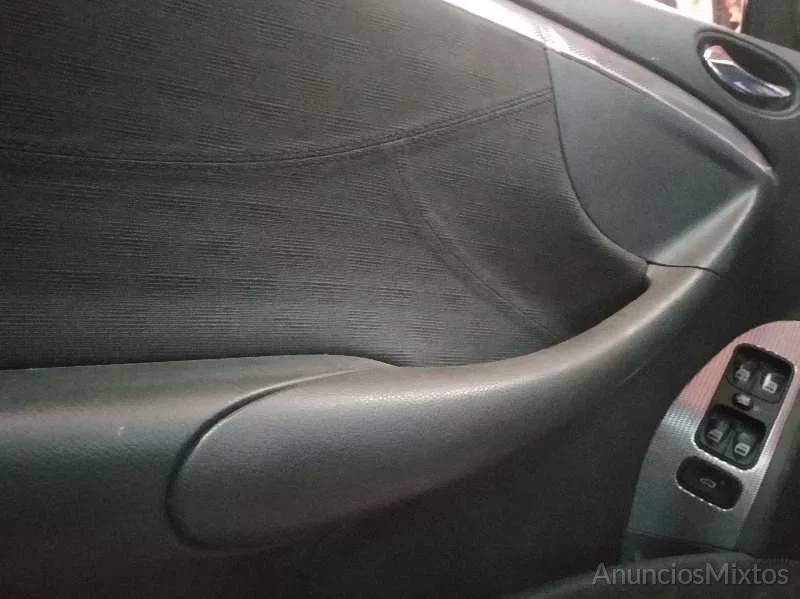 GUARNECIDO PUERTA DELANTERA IZQUIERDA MERCEDES CLA