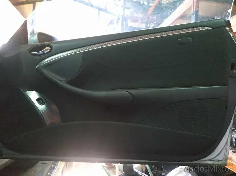 GUARNECIDO PUERTA DELANTERA DERECHA MERCEDES CLASE
