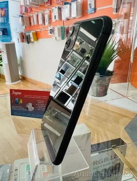 iPhone 11 64 GB Negro GARANTIA - 270 € - Nuevo - Valencia