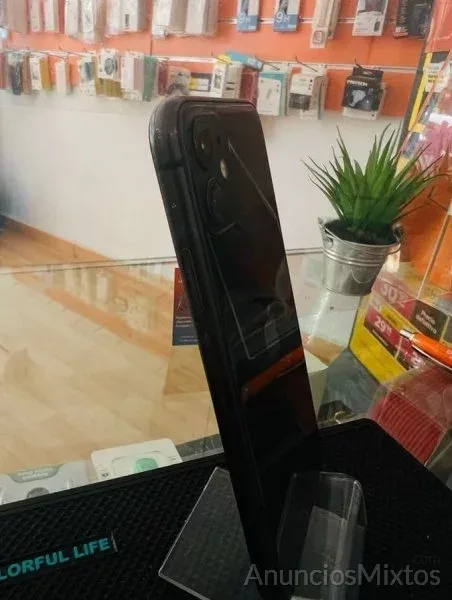 iPhone 11 64 GB Negro GARANTIA - 270 € - Nuevo - Valencia