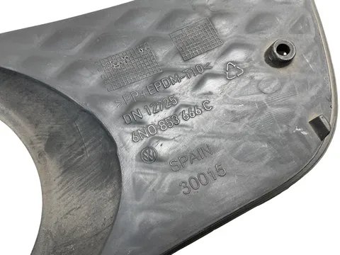 Rejilla del dcha VW Polo (6N) 95-01 - 25 € - 6N085366C, 1 kg - Lleida
