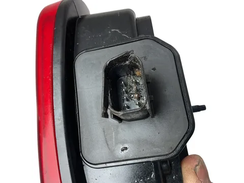 Piloto tra izq Iveco Stralis 02-26 - 179 € - 580224029, 3 kg - Lleida