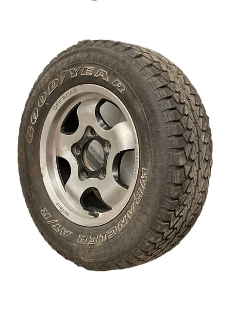 Llanta Lada Niva (2121 / 2131) 78-99 - 85 € - 6Jx15H2, 20 kg - Lleida