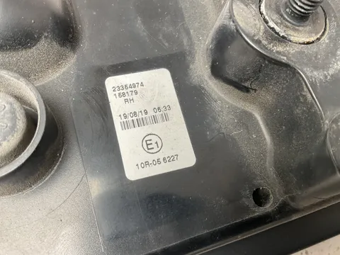 Piloto tra dcho Volvo FH 12-26 - 189 € - 23354974, 2 kg - Lleida