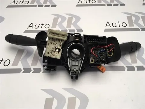 Mando de luces renault clio ii - 119 € - 7701045279 - Lleida