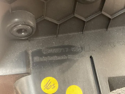 Moldura Guantera VW Tiguan II 16-24 - 50 € - S02717005, 1 kg - Lleida