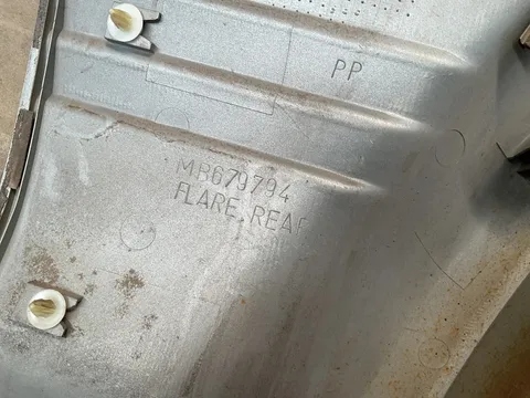 Aletin guardabarros tra dcho Montero V20 91-00 - 60 € - MB679794, 5 kg - Lleida