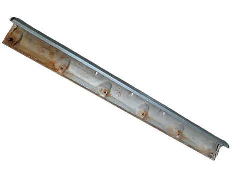 Estribera lateral Mitsubishi Pajero 91-00 - 50 € - MB646959 _, 1 kg - Lleida