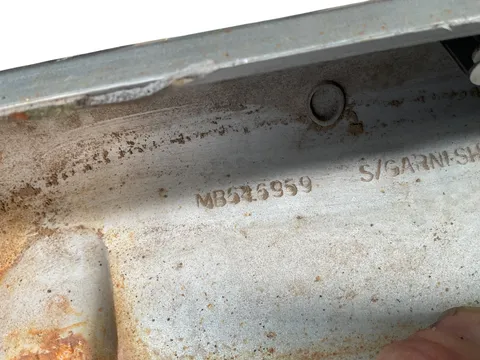 Estribera lateral Mitsubishi Pajero 91-00 - 50 € - MB646959 _, 1 kg - Lleida