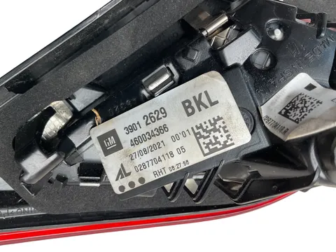 Piloto tra izq Opel Corsa E 14-19 - 36 € - 39012629, 1 kg - Lleida